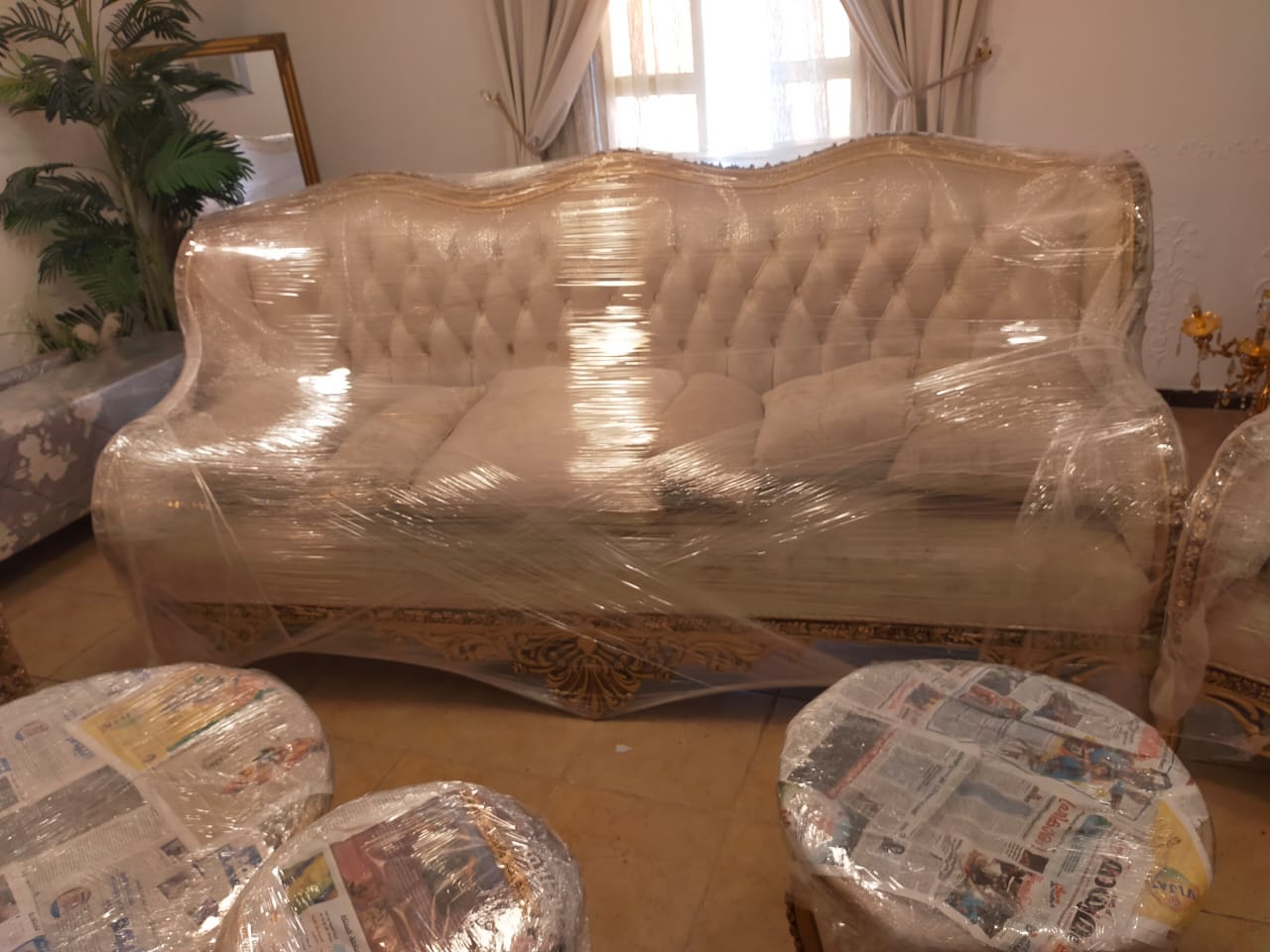 تغليف ثلاجة كبيرة بالفوم الحراري